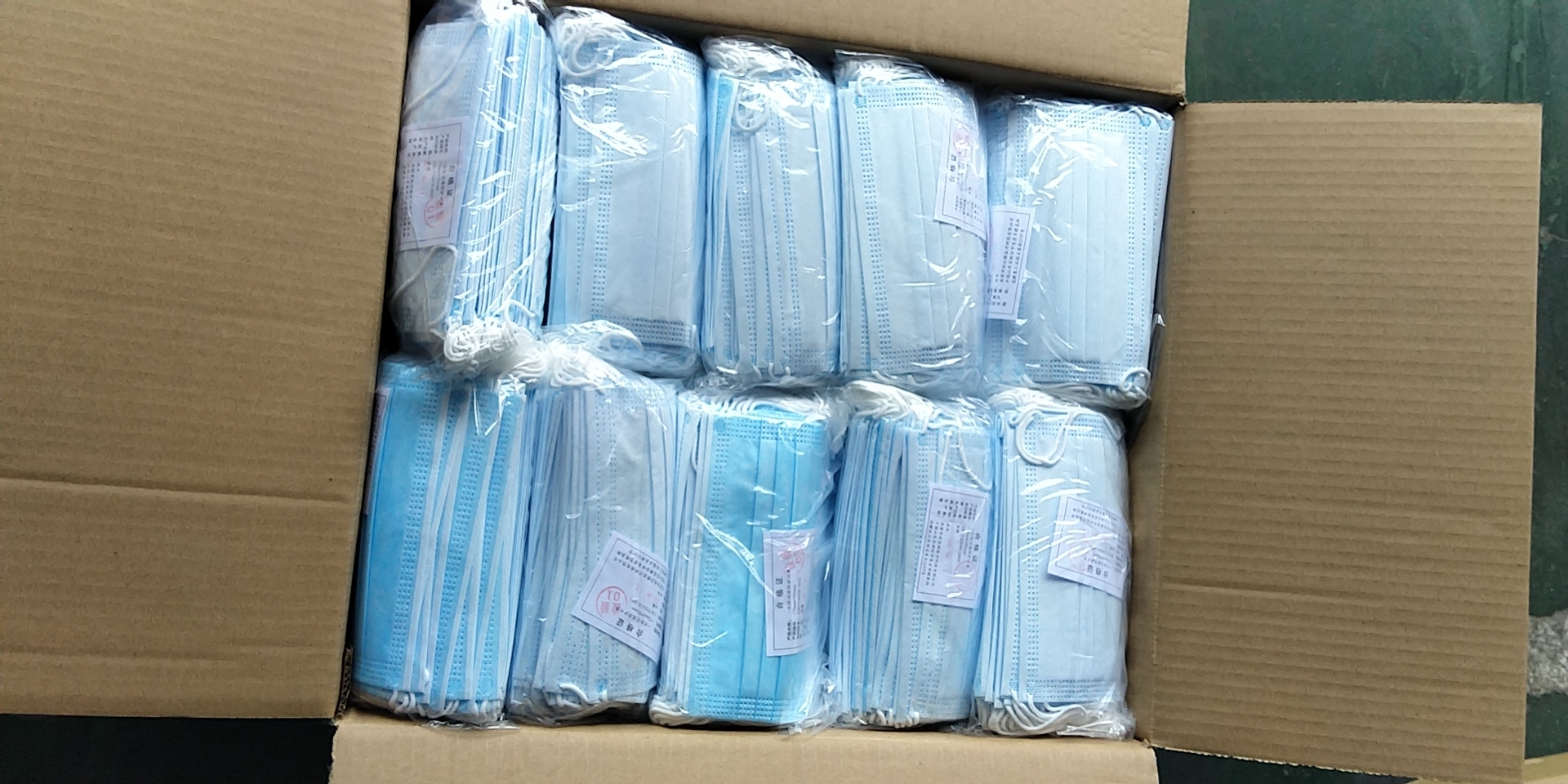 防疫物資出口，防護口罩出口人工檢驗放行現(xiàn)場圖；東勝物流
