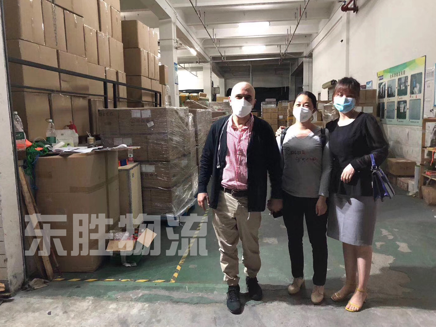 意大利客戶口罩出口運輸?shù)轿宜緜}庫考察，現(xiàn)場圖